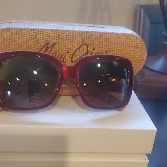 Maui Jim Burgundy Sunglasses With Case - Picture 1 of 8